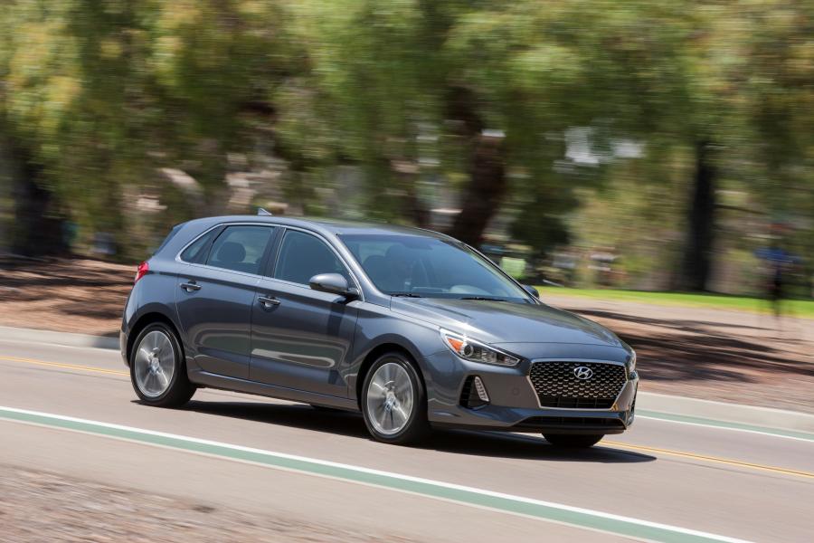 Hyundai Elantra GT 2017 года  (фото 12 из 16)